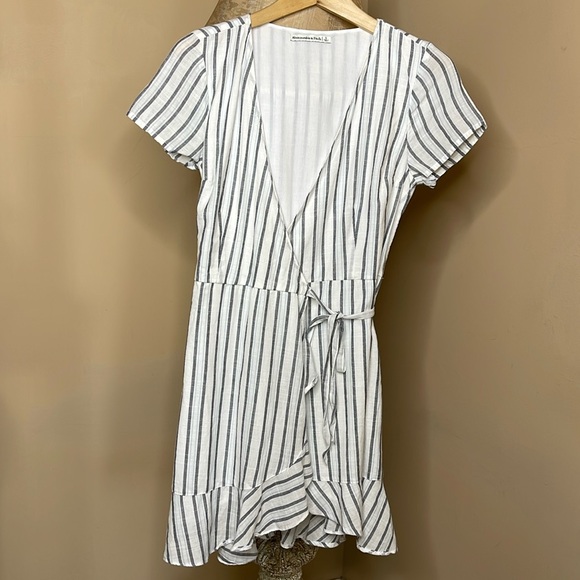 Abercombie & Fitch White/Navy Striped Wrap Dress Size Small - Picture 3 of 13